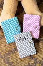 Load image into Gallery viewer, Ada- Protège carnet de santé bébé en pagne tissé – personnalisable