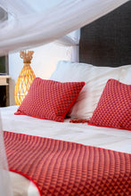 Load image into Gallery viewer, Ada- Ensemble chemin de lit et 2 housses de coussins en pagne tissé