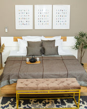 Load image into Gallery viewer, Yagne- Parure de lit en pagne tissé marron foncé gris
