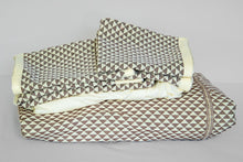 Load image into Gallery viewer, Tarou- Parure de lit en pagne tissé beige marron