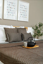 Load image into Gallery viewer, Yagne- Parure de lit en pagne tissé marron foncé gris