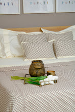 Load image into Gallery viewer, Tarou- Parure de lit en pagne tissé beige marron