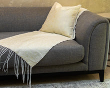 Load image into Gallery viewer, Jeté de lit en pagne tissé blanc doré