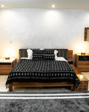 Load image into Gallery viewer, Parure de lit en pagne tissé noir blanc