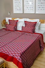 Load image into Gallery viewer, Nobel- Parure de lit en pagne tissé rouge bordeaux et blanc