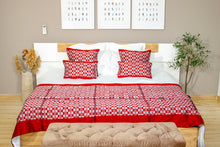 Load image into Gallery viewer, Nobel- Parure de lit en pagne tissé rouge bordeaux et blanc