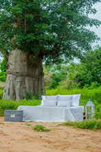 Load image into Gallery viewer, Oma-5 pieces - Couvre-lit et 4 housses de coussins en pagne tissé gris beige