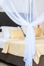 Load image into Gallery viewer, Meissa- Ensemble plaid et 2 housses de coussins en pagne tissé
