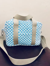 Charger l&#39;image dans la galerie, Sac à langer bébé bleu beige
