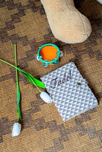 Charger l&#39;image dans la galerie, Ada- Protège carnet de santé bébé en pagne tissé – personnalisable
