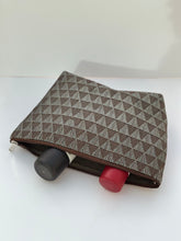 Load image into Gallery viewer, Marissa-Grande trousse de toilette en pagne tissé
